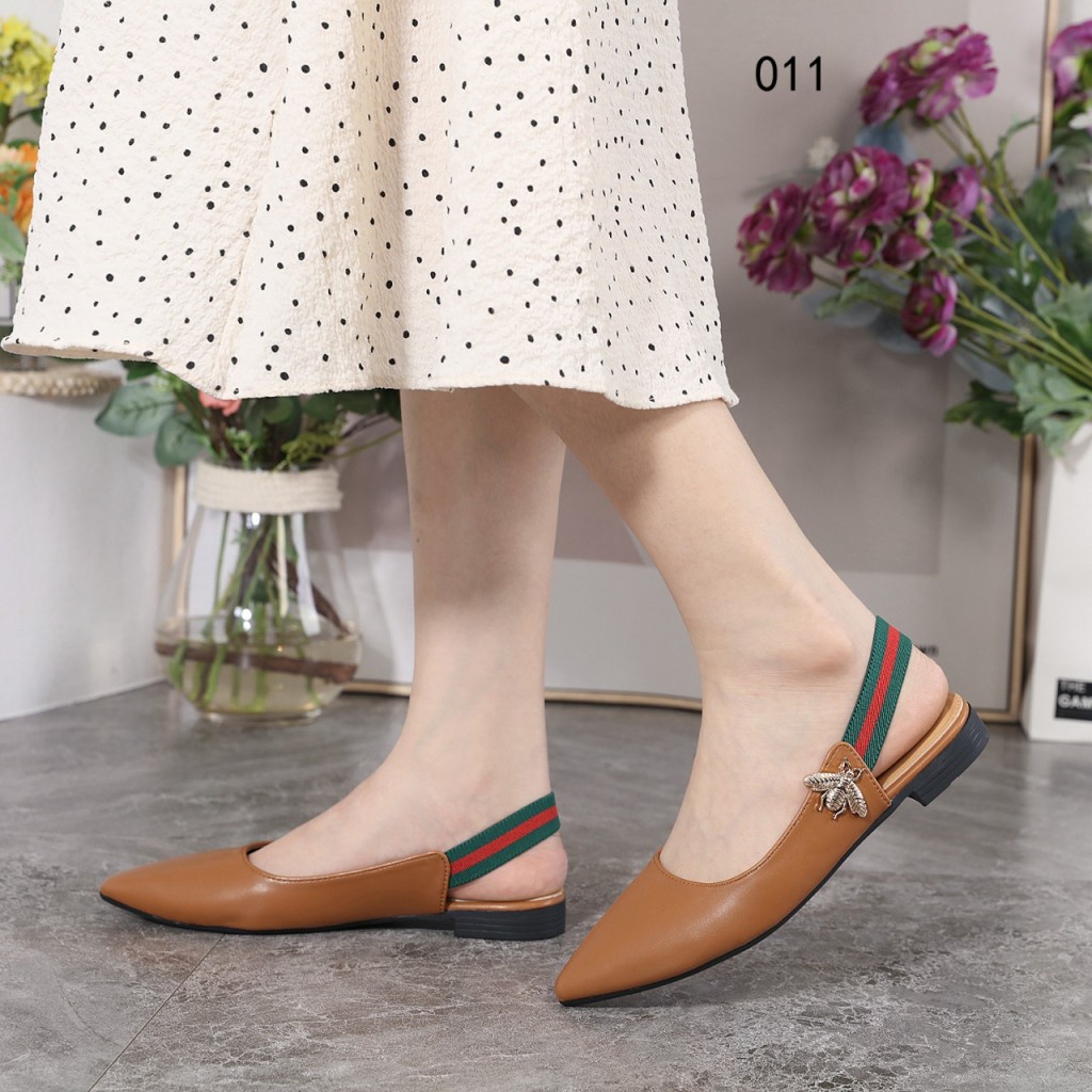 GC Leather Bee Logo Ankle Strap Flat Shoes 011