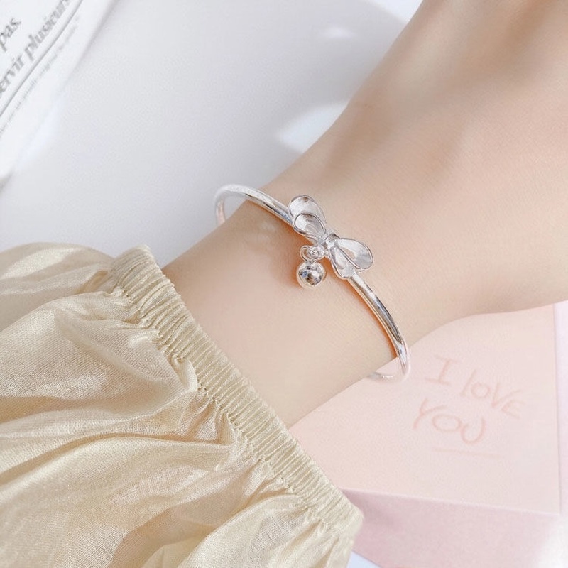 Roselife Gelang Tangan Silver Wanita Desain Pita Kecil Hias Bel Adjustable