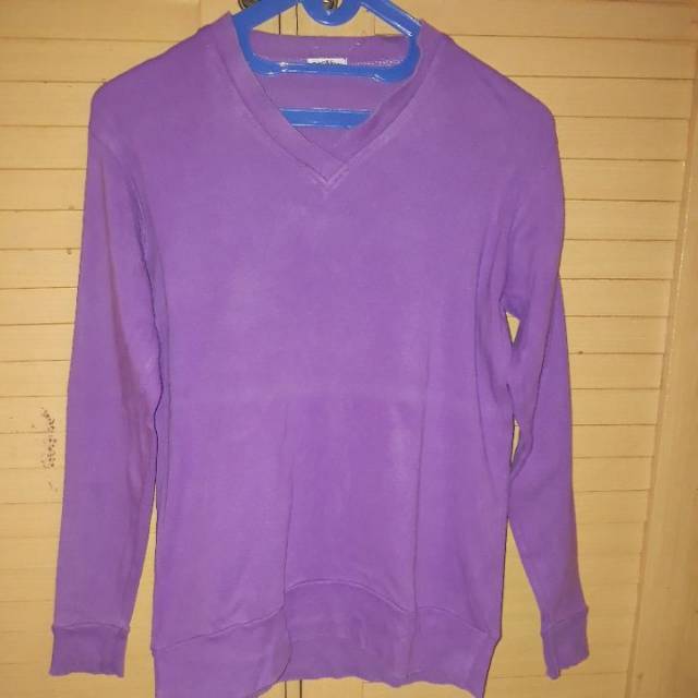 Kaos lengan panjang warna ungu