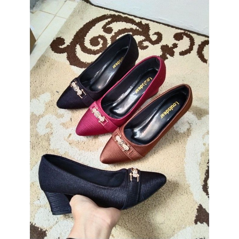 LOUISDEAR sepatu heel 5 cm tapak tahu bahan satin P23