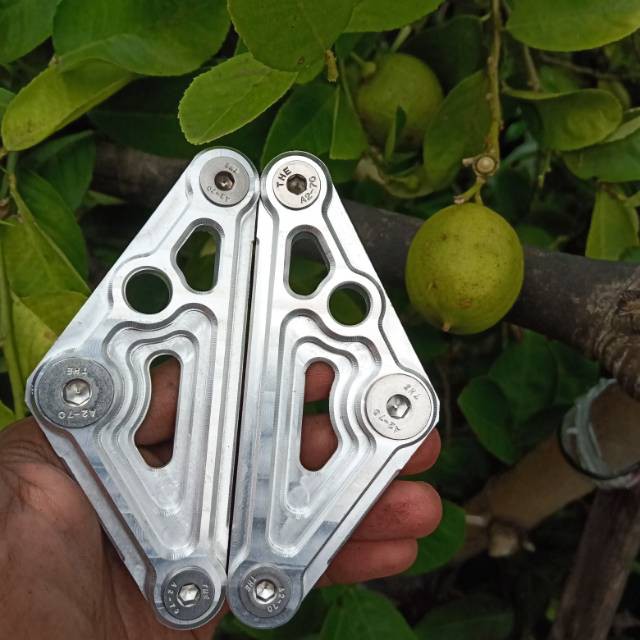 Kupingan CNC set baut L topi