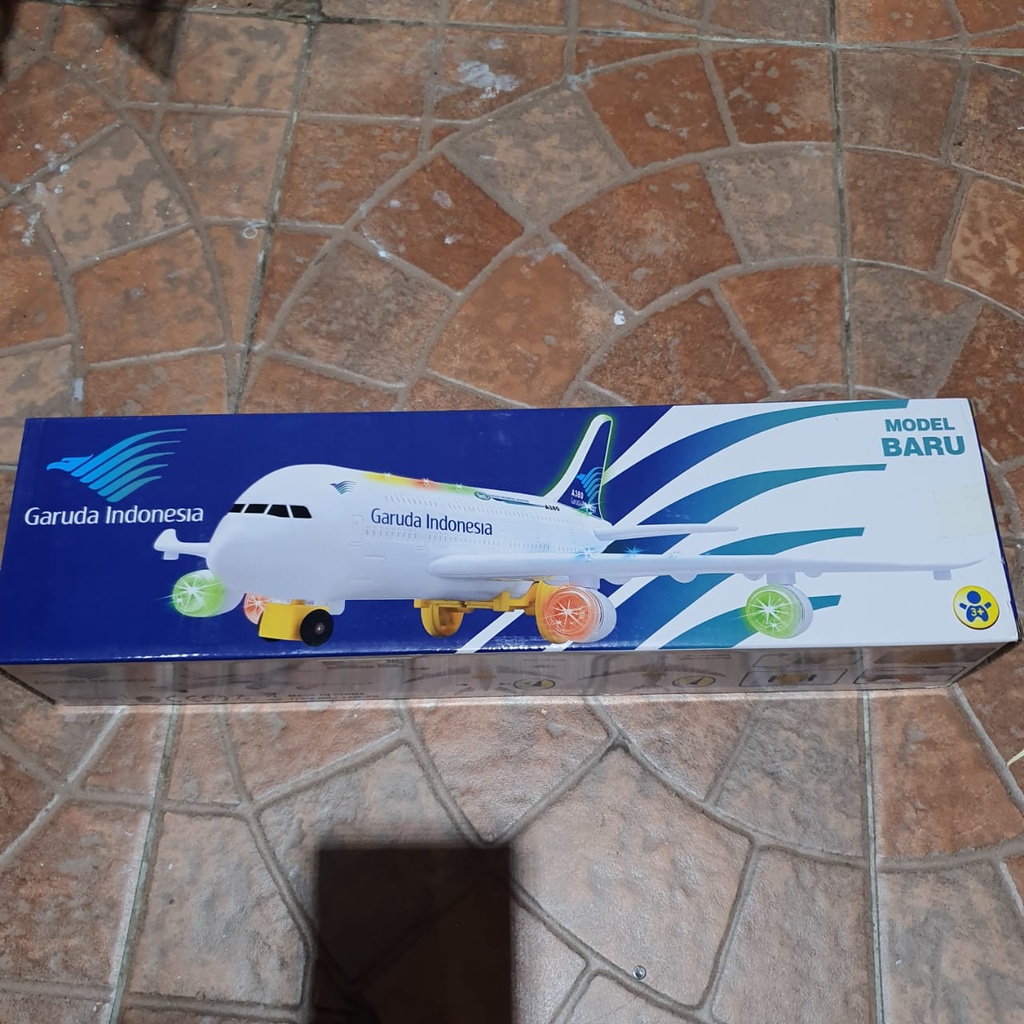 mainan pesawat terbang model Garuda indonesia