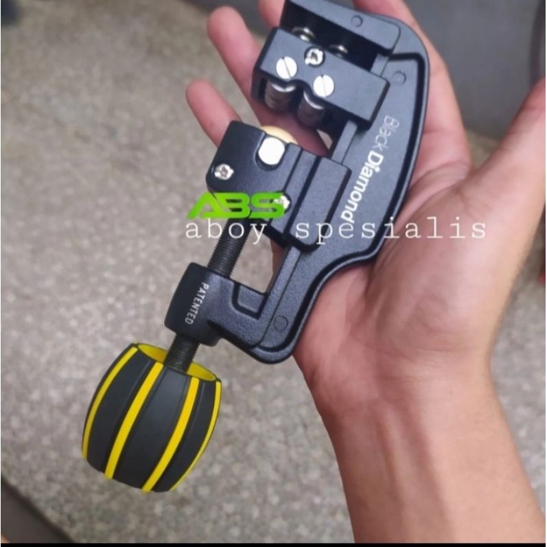 

Tube cutter Black Diamond type 11518 Pemotong stainless heavy duty Made in Taiwan