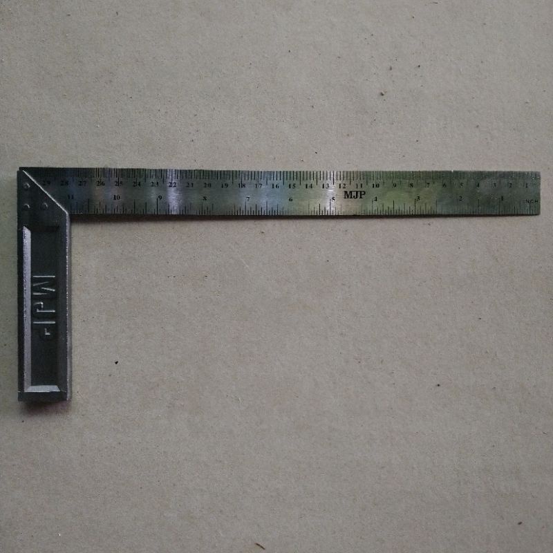 

Penggaris Siku Tukang 30 cm