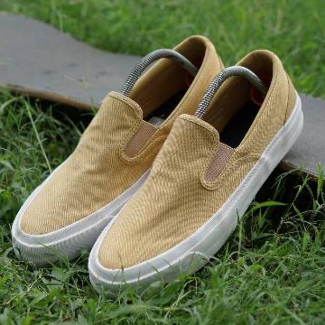 Sepatu Pria CONVERSE slip On ( GOLD)