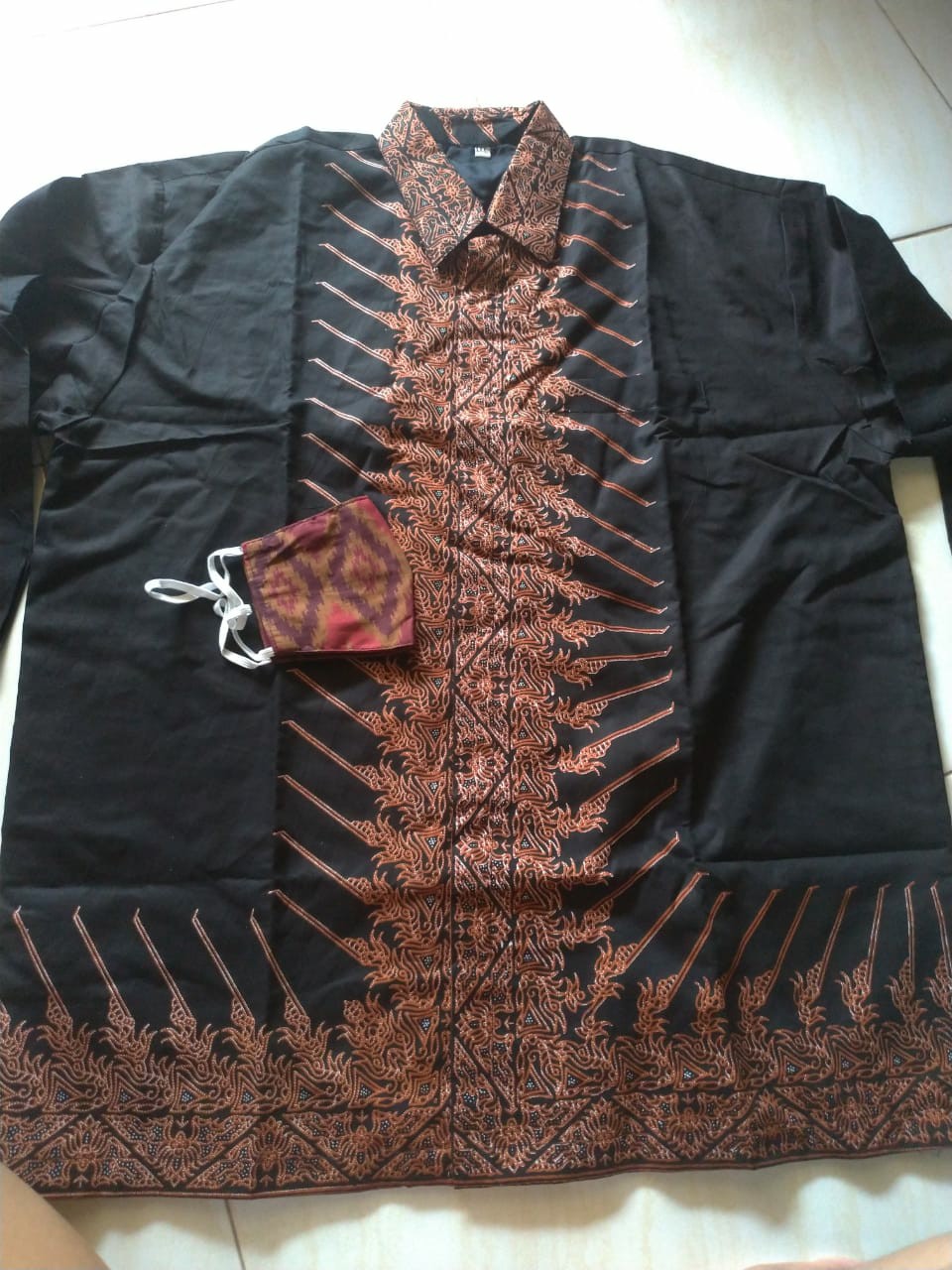 Kemeja Batik Pria Lengan Panjang Reguler Fit Lapis Furing Modhang Ireng