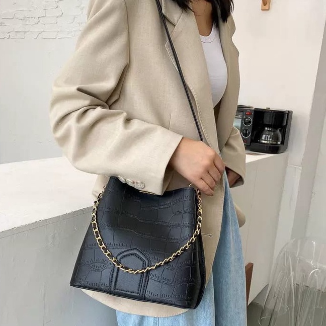 TASBLUE  Gaya Korea Baru One Shoulder Crossbody Tas Wanita / Tas Selempang Wanita / Tas Selempang Impor Berkualitas Tinggi  T33