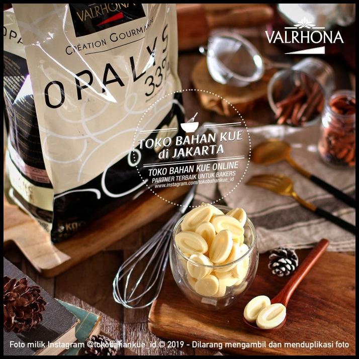 

Valrhona Opalys 33% White Chocolate 250Gr Couverture Coklat Putih Coin