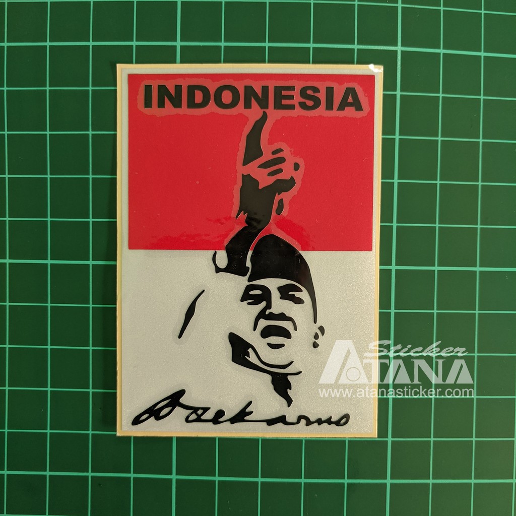 Stiker Cutting Reflective Ir Soekarno Nunjuk Bendera Merah Putih Full Color Nyala 6 x 8,5 cm