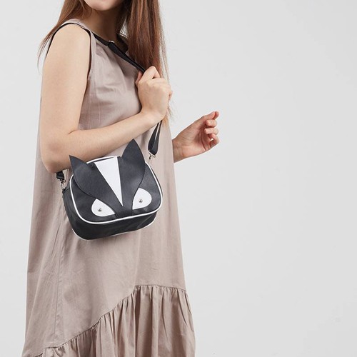 tas selempang cewek sling bag wanita monster hitam (2G3)  bta251