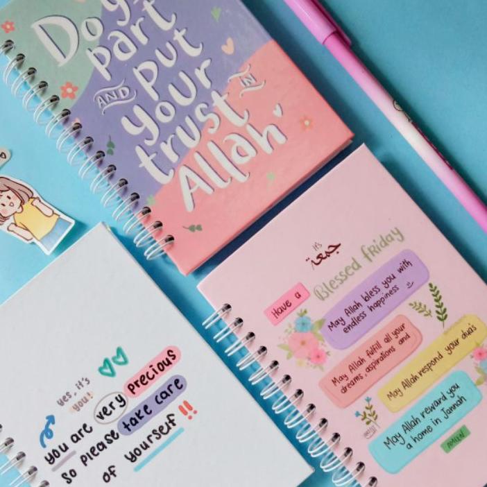 

☑ (HARD COVER) BUKU TULIS NOTEBOOK A6 / BUKU DAIRY / BONUS PULPEN + STIKER ー