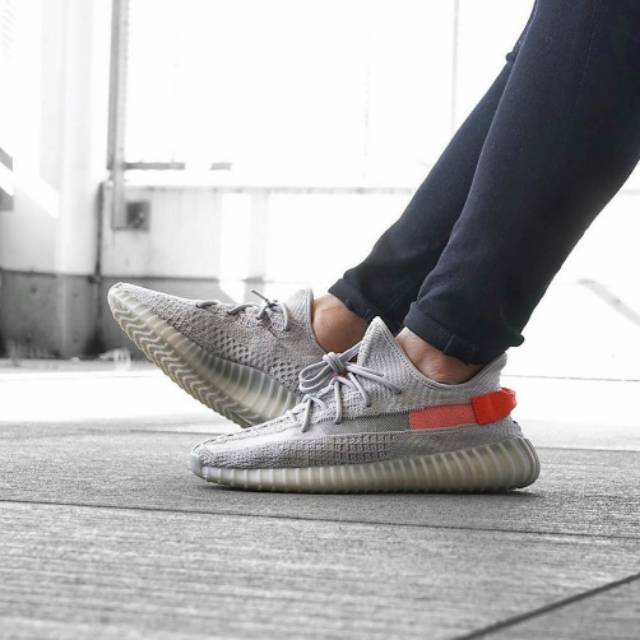 Adifas yeezy boost 350 V2 tail light