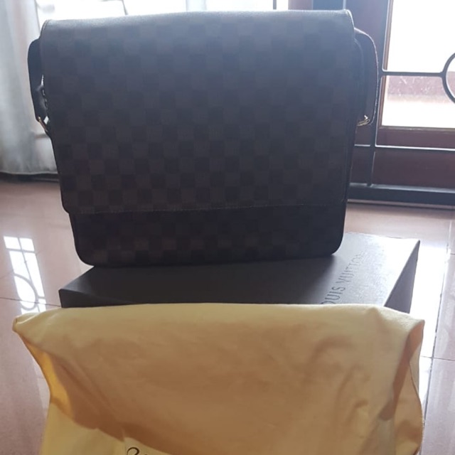 NEW (NBU) AUTHENTIC Louis Vuitton Messenger Bag