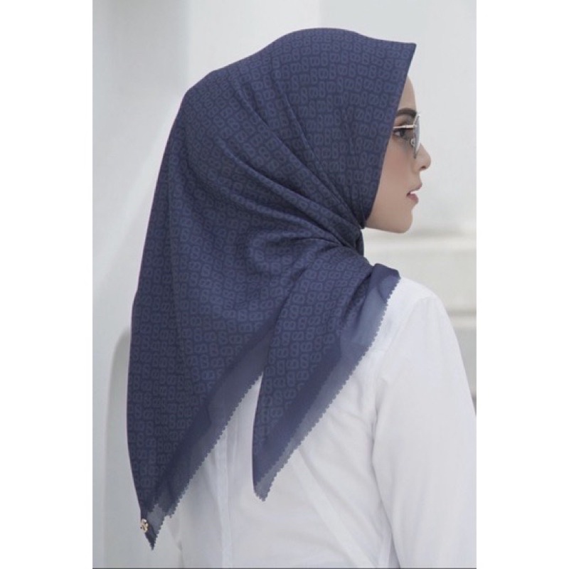 Buttonscarves Tapis Square Oxford Blue