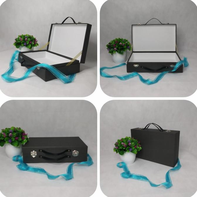 

Sale!!! Hardbox / Kotak Kado Doubel Kancing "Hitam" P.28 X L.18 X T. 7 - Paling Dicari