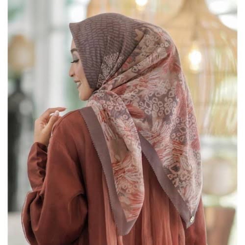 Preloved buttonscarves Les amities Mocha