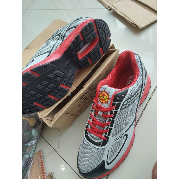 Sepatu sport jatah brimob