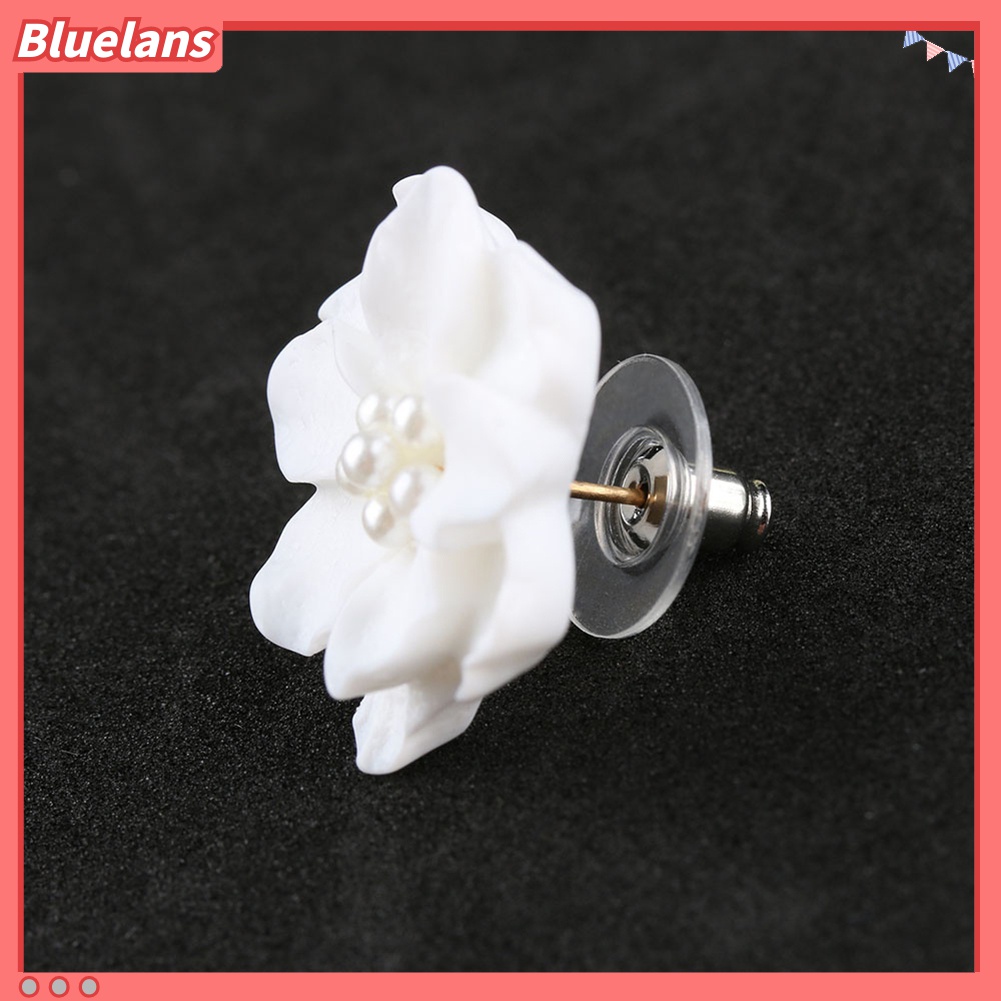 Anting Stud Bentuk Bunga Aksen Mutiara Tiruan Bahan Resin Untuk Wanita