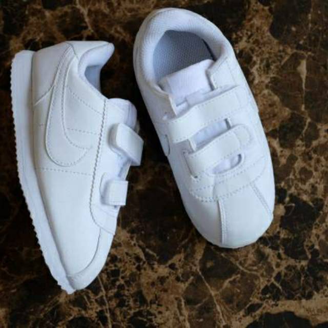 nike cortez all white leather