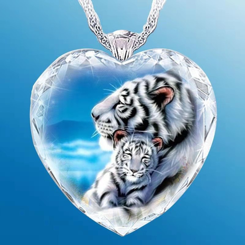 Kalung Dengan Liontin Kristal Bentuk Hati Motif Harimau Putih Untuk Wanita