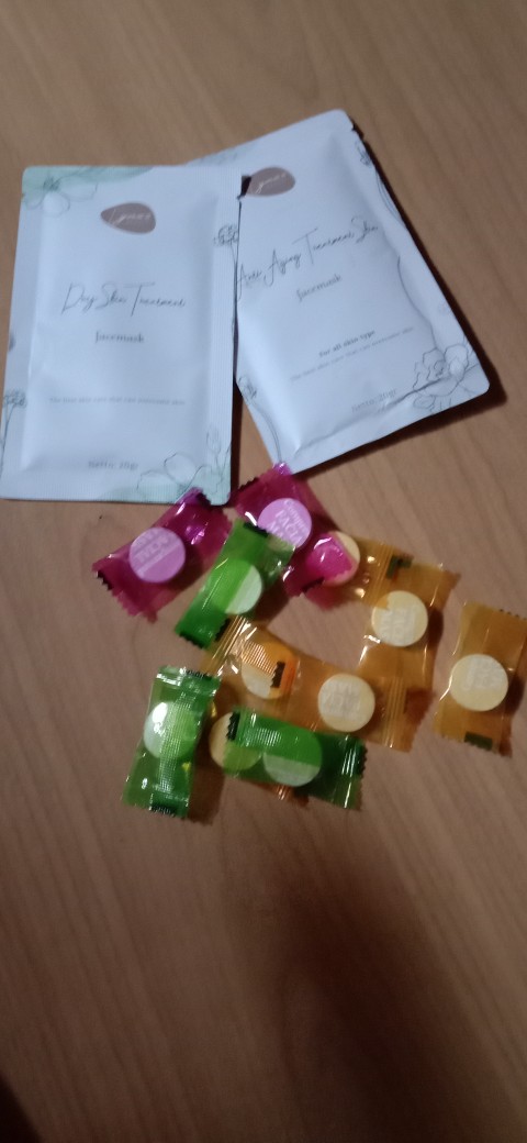 Compressed Mask ( Masker Tissue Topeng )