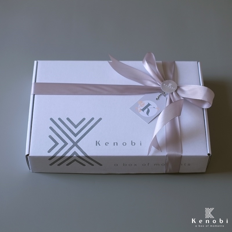 [[ T w i n z y - Box ]] Kado Bayi Kembar | Baby Hampers | Kado Lahiran | Hampers Bayi Newborn | Gift Box Baju / Jumper / Topi / Sepatu / Slabber / Kaos Kaki / Handuk Bayi [[ Kenobi Box ]]