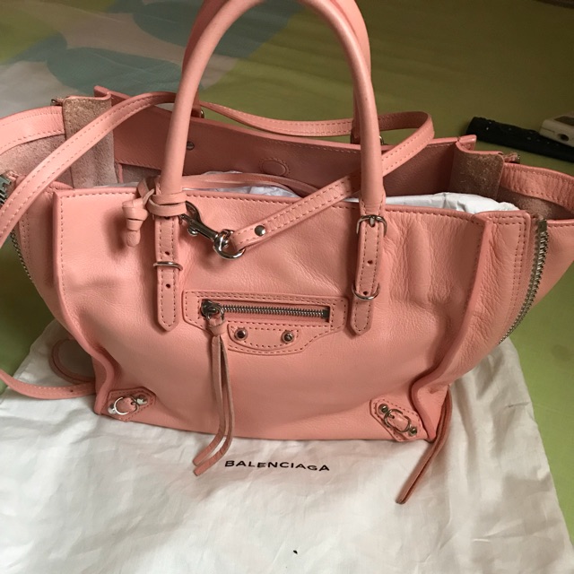 

Balenciaga mini A4 papier