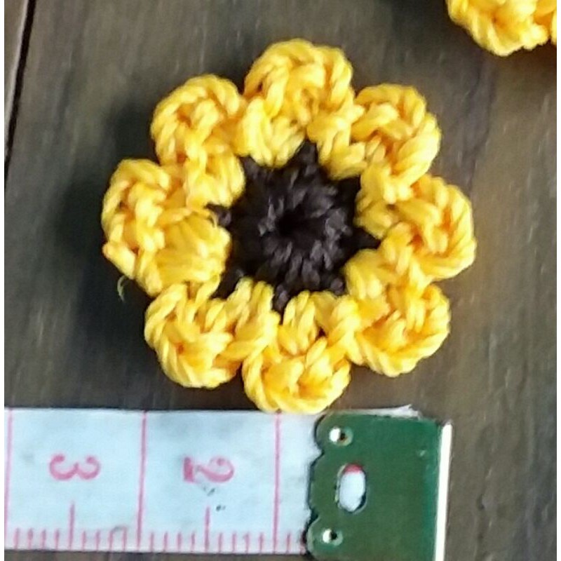 aplikasi / fariasi bunga matahari mini rajut handmade -+2,5 (1 pcs) cantik murah tangan pertama