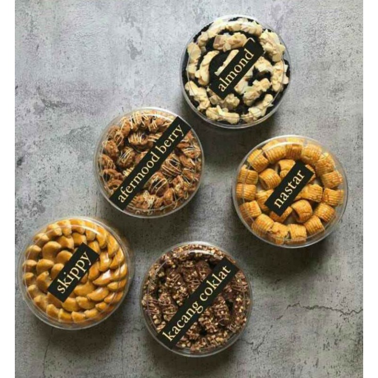 

KUKER PREMIUM BY MONICA LAUREN - KUE LEBARAN MURAH DAN HALAL