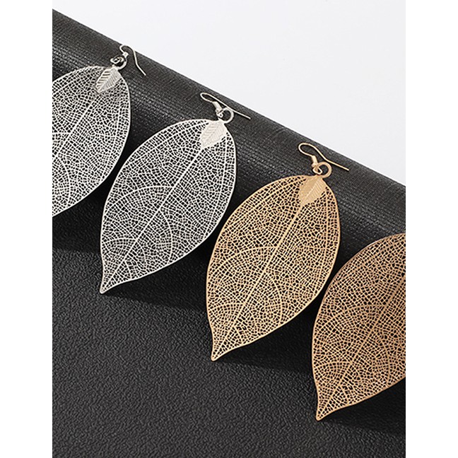 LRC  Anting Gantung Fashion Alloy Leaf Earrings D27967
