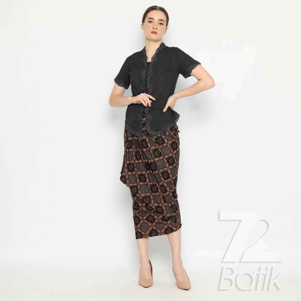 BAJU BATIK COUPLE  Kemeja Rok Lilit Instan Batik Pria Lengan Panjang Slimfit Premium Warna Hitam Coklat 726436 Cap 72 - Baju Kemeja Atasan Pakaian Batik Couple Cople Pria Cowok Laki Laki Remaja Keluarga Lengan Panjang Modern Slimfit Premium Kekinian