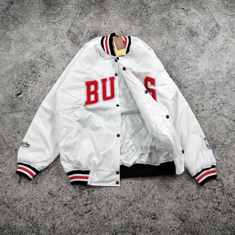 VARSITY BULLS MITCHELL&amp;NESS PUTIH AUTHENTIC FULLTAG &amp; LEBEL