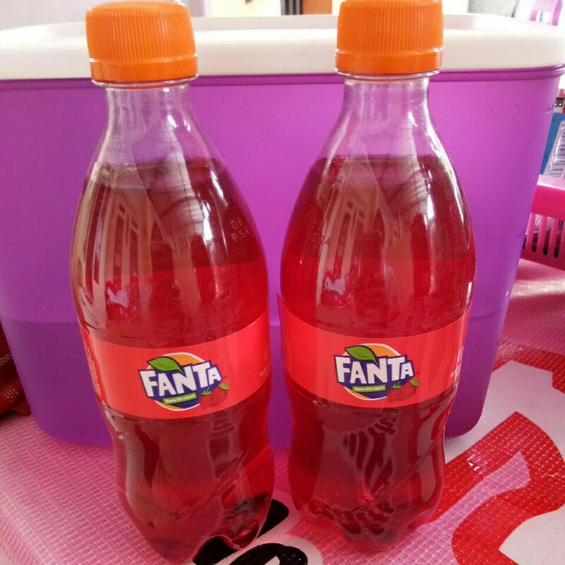 

Fanta botol stroberi 250ml 1dus isi 12botol