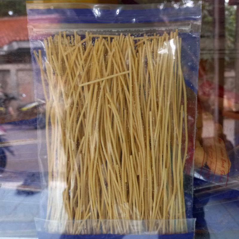 

berbagai macam aneka makanan ringan