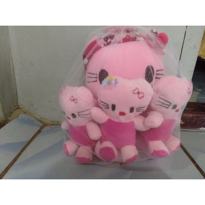 BONEKA HELLO KITTY BERANAK TIGA M