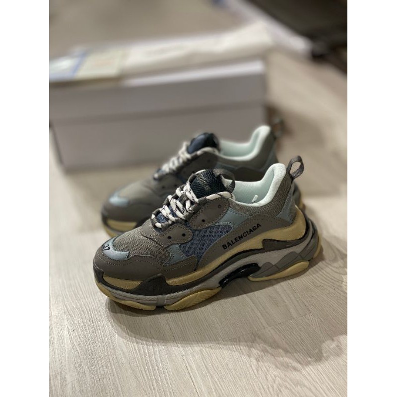 sepatu balenciaga triple S premium