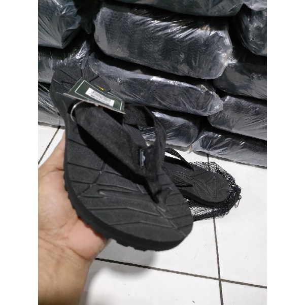 sendl jepit pria wanita terlaris. terkuat anti air..harga termurah