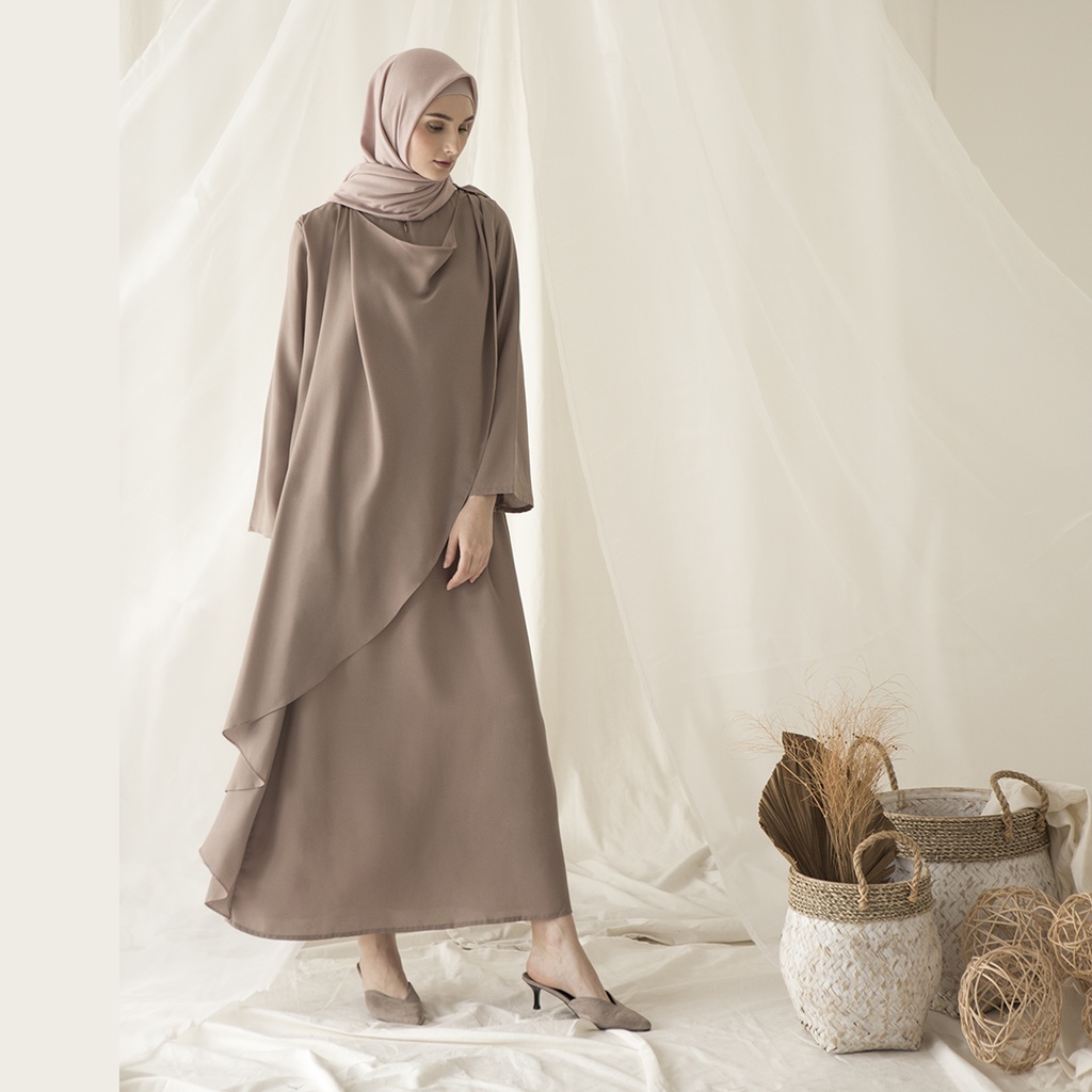 Aura by Aska Label - Gamis crepe lengan panjang, busui friendly, details drape warna Hitam, Offwhite, Taupe, Raspberry