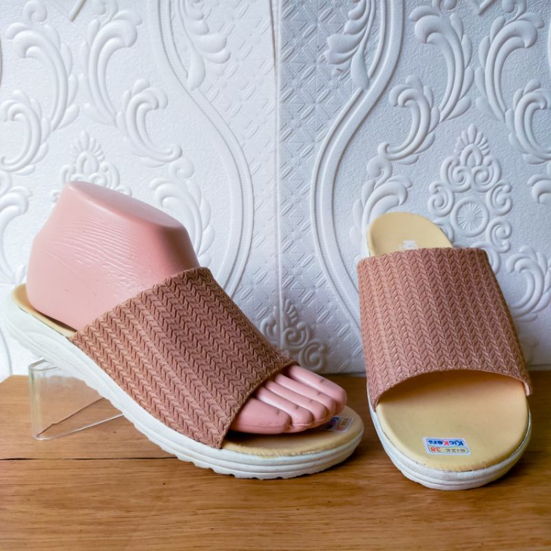 SANDAL WANITA RAJUT/ KICKERS SLOP RAJUT