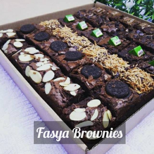 

Fasya Fudgy Brownies Premium Sekat 6 Topping