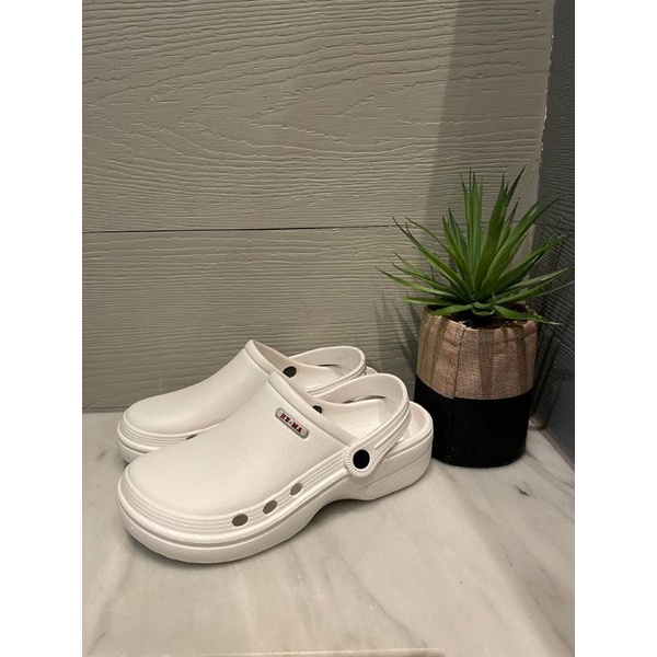 Sendal Crocs Medis Putih Bersih Sandal Perawat/Dokter/Bidan/Sandal Kamar Mandi