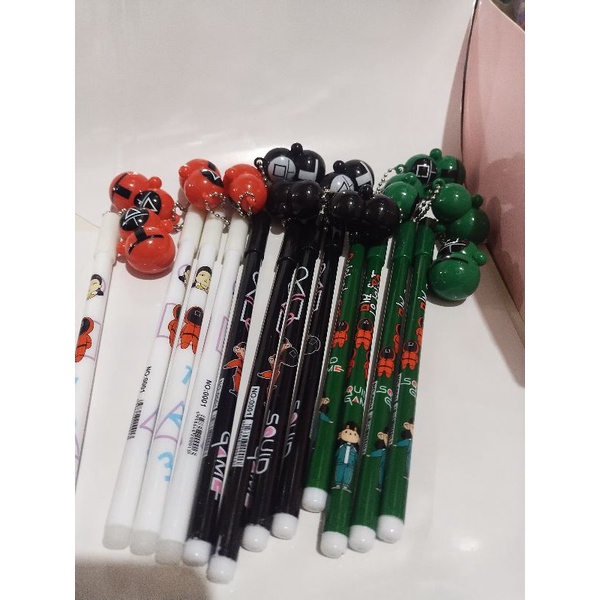 

PEN.GEL.PULPEN.KARAKTER.PEN.GANTUNGAN.SUITGEM.isi.12.pcs