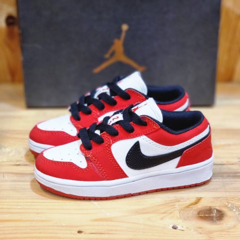 Nike air jordan 1 low chicago kids