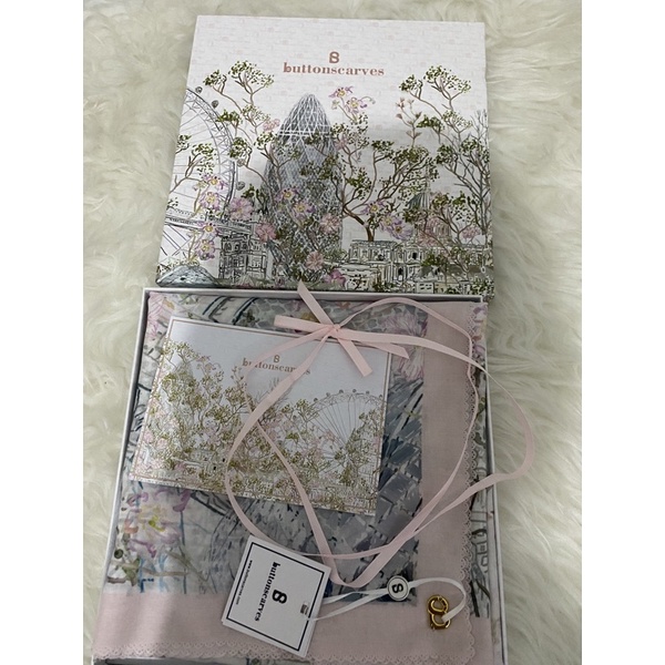 Buttonscarves The British Series White | Sisca