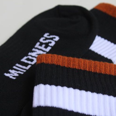 Mildness Kaos Kaki Motif Old School Hitam Panjang Tebal Premium Socks Pria Wanita