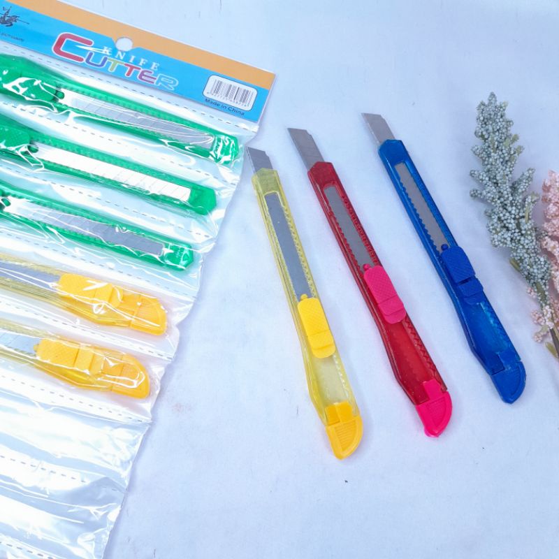 

PISAU CUTTER ISI 12PCS CUTTER KECIL WARNA KEMASAN RENCENG GROSIR