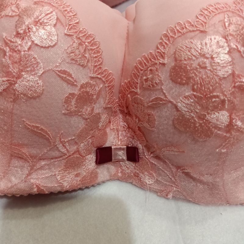 BRA KAWAT SEAMLES BUSA TIPIS UKURAN JUMBO 36-42 CUP C