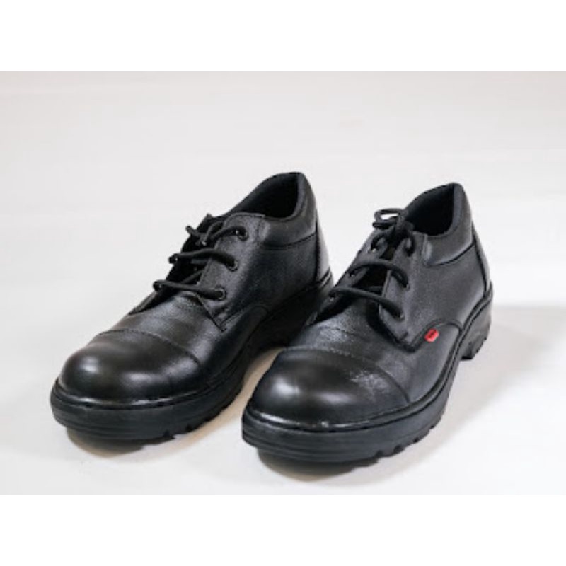 sepatu safety kulit model hitam pendek