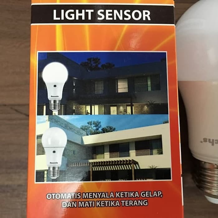 Lampu Sensor Cahaya Hanoch Otomatis Nyala Saat Malam Gelap 9W 9 Watt