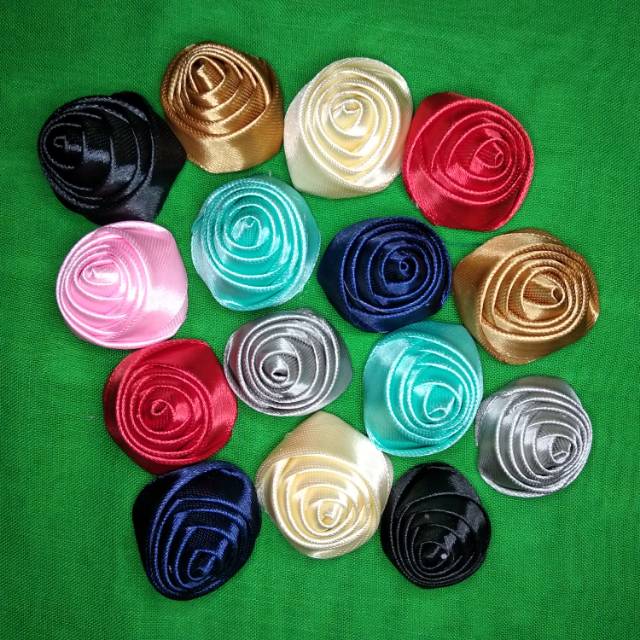 

Bunga kuncup pita satin